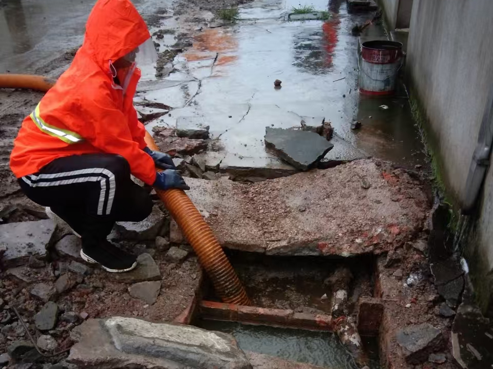 忻府专业清理污水池 炜誉市政以规范流程守护城市 “肠道”